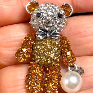 Cute rhinestone teddy bear pin with pearl dangle,costume jewelry NWOT